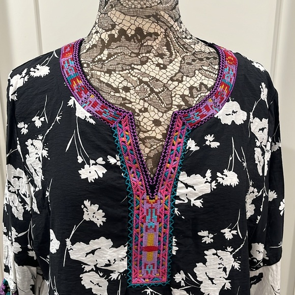 Beautiful Calessa tiered top - Picture 2 of 9